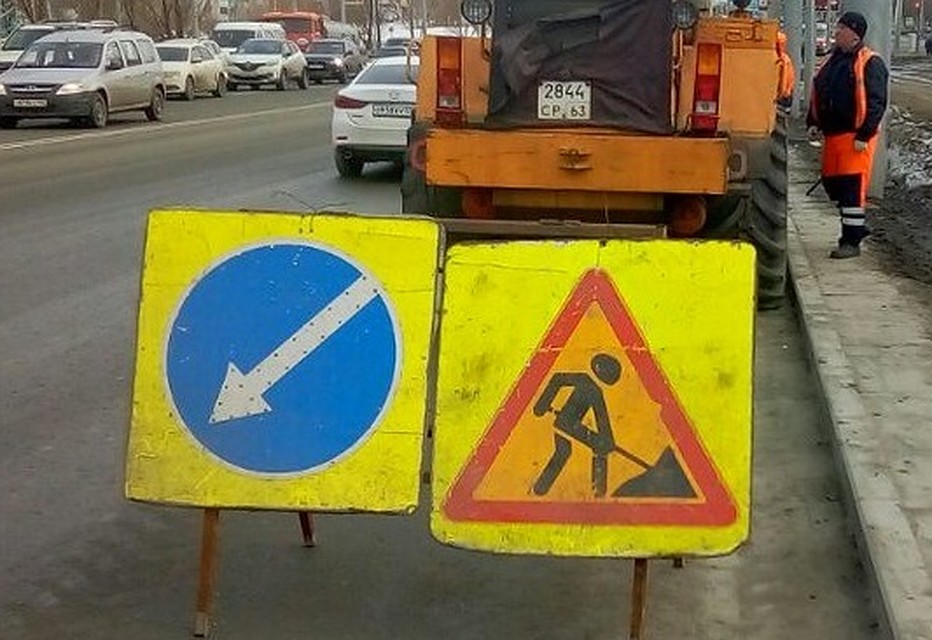 Дорожники пообещали оградить место просадки асфальта / Фото: АСАДО