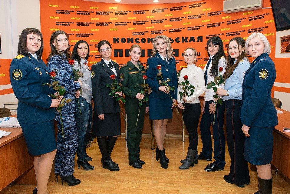 Красавицы в погонах получили заслуженные подарки