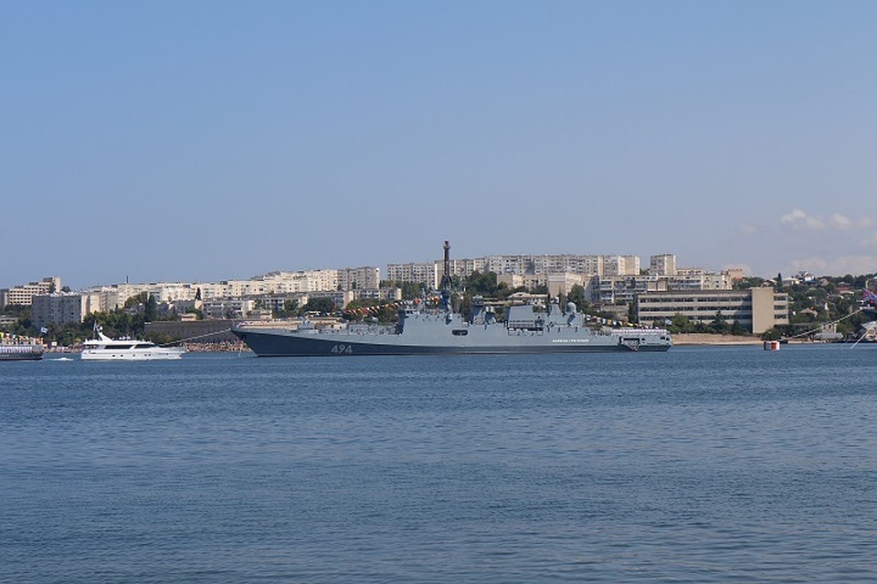 Корабли ЧФ успешно несут службу на морских полигонах.