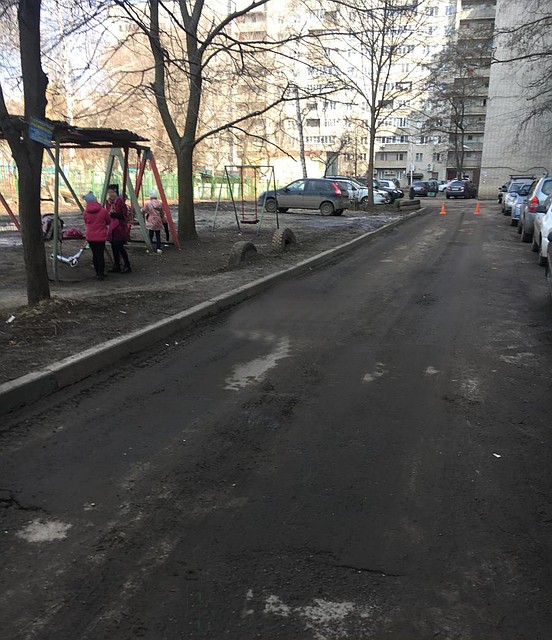 Авария произошла во дворе