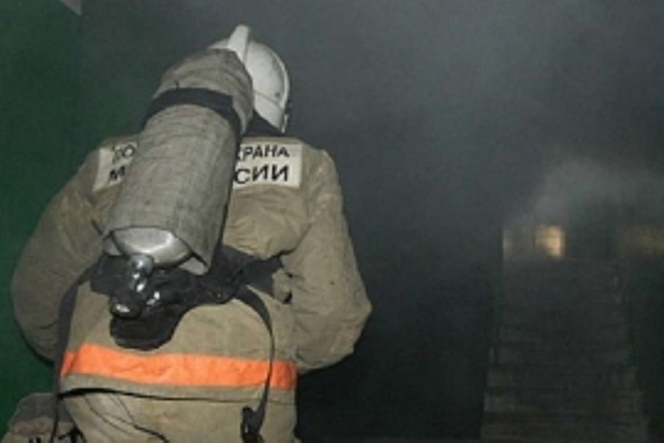 Два человека пострадали в результате пожара в многоквартирном доме в Сургуте. Фото с сайта МЧС России по ХМАО-Югре