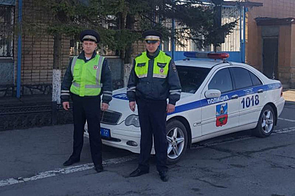 Подозреваемого задержали старший лейтенант полиции Сергей Витухин и лейтенант полиции Роман Кызлаков