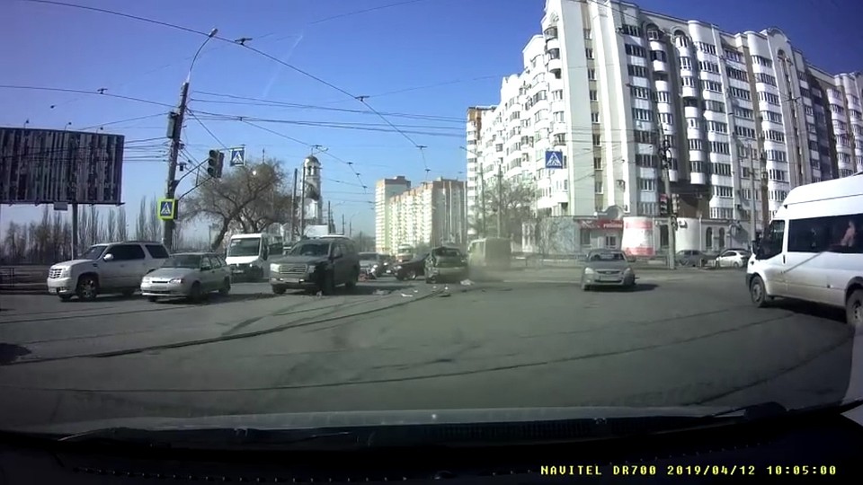 В результате аварии пострадали сразу несколько машин