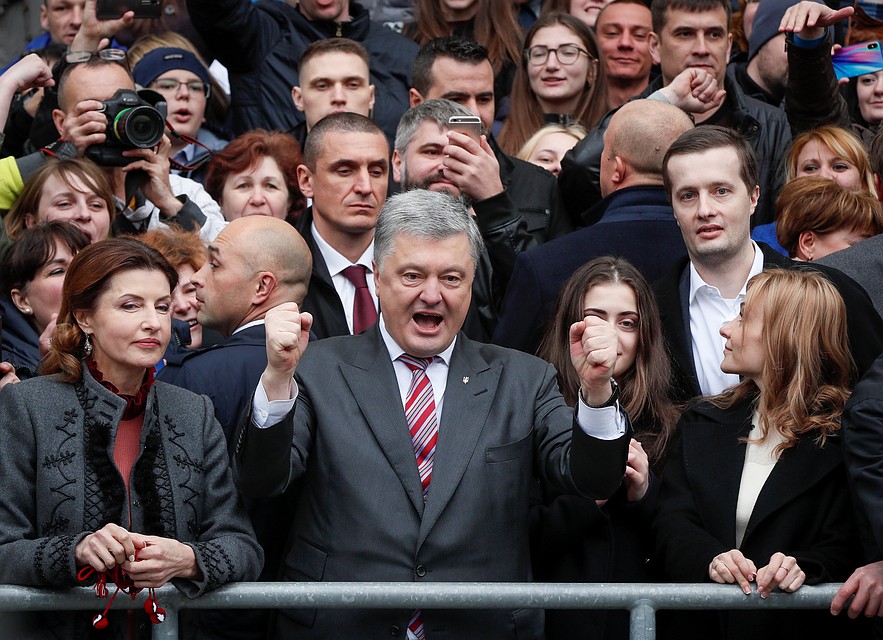 Президент Украины Петр Порошенко в толпе сторонников