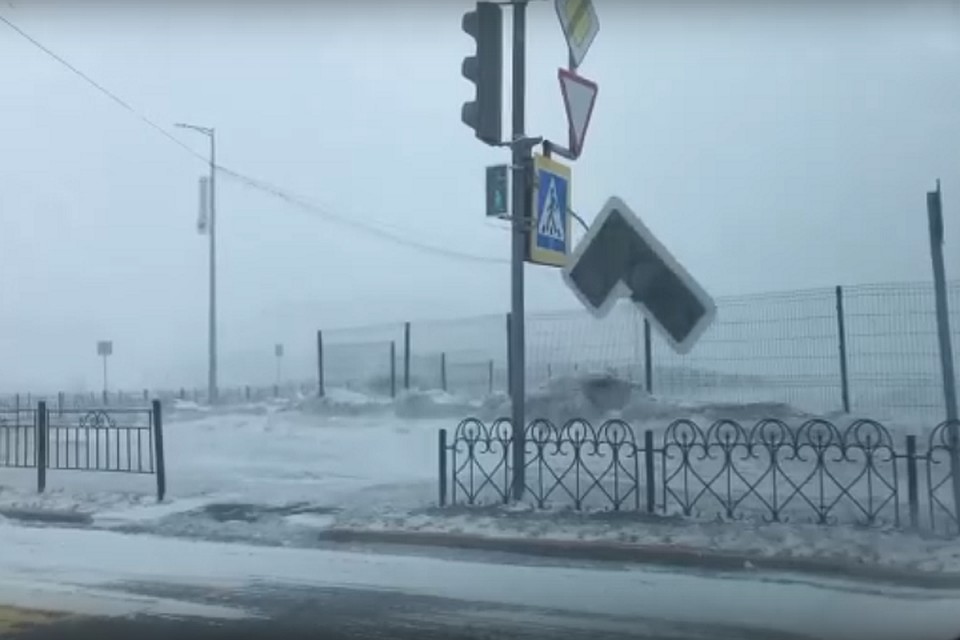 Из-за апрельского мороза в салехардских школах отменили уроки Фото: скрин видео группа «В Салехарде.ру / объявления / Салехард» vk.com