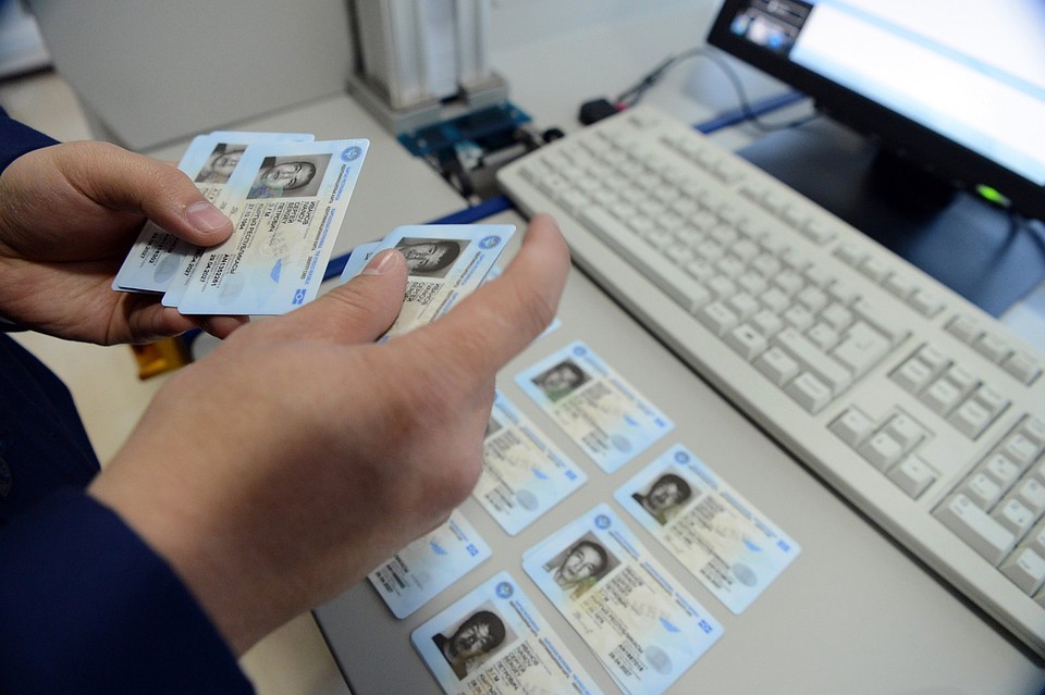Пока в ГРС выдают только ID нового образца. А загранпаспорта выдаются образца 2006 года