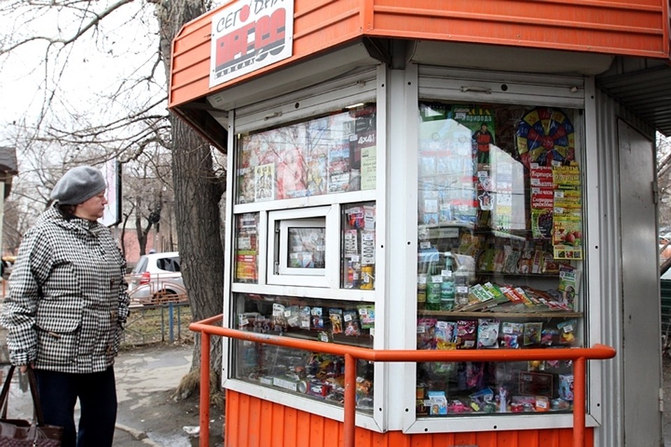 Вот этот павильон тоже должен быть демонтирован.