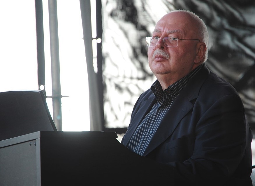 Алексей Евсюков во время концерта И.Кобзона в Луганске, 2015 год.
