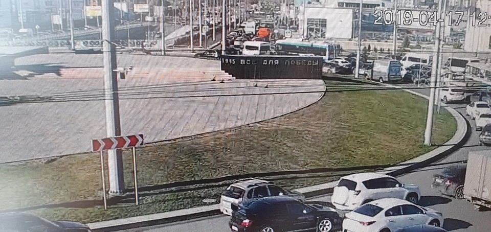Затор около Самолета. Фото: АСУДД