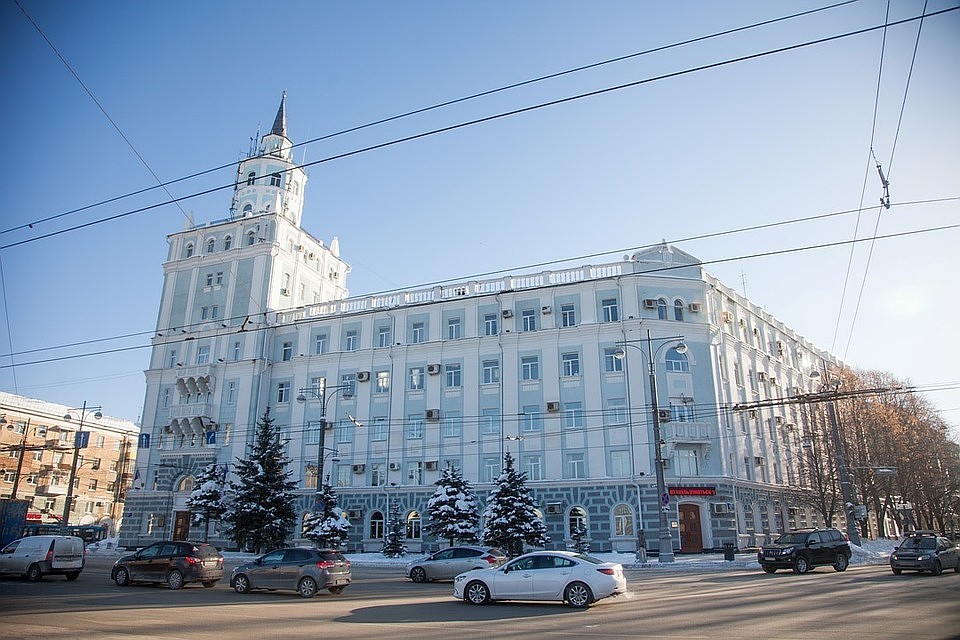 Здание МВД на Комсомольской площади было построено в 1952 году.