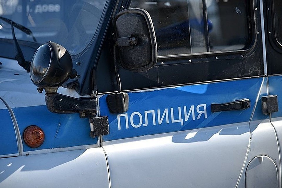 Водитель грузовика остался дожидаться полицию на месте происшествия.