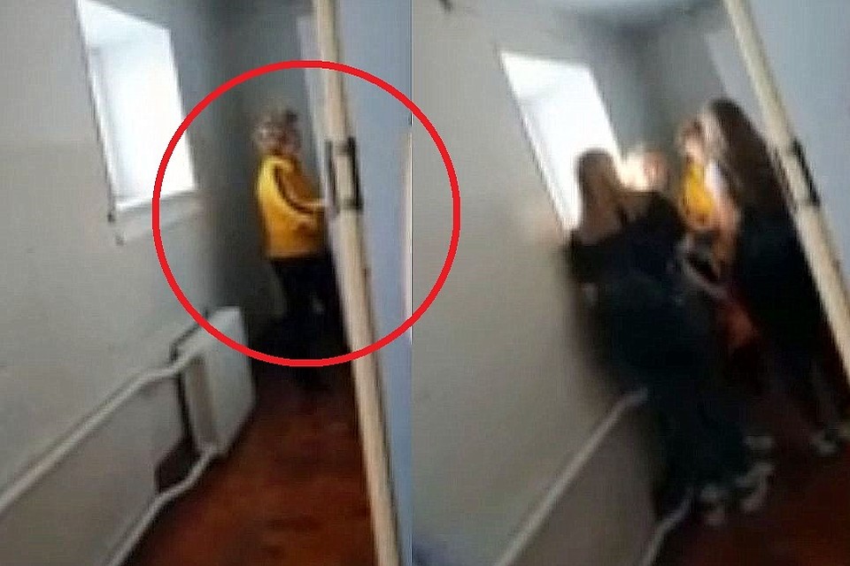 Учитель не давала закрыть школьнице дверь в туалет, пыталась вытащить ее из кабинки.