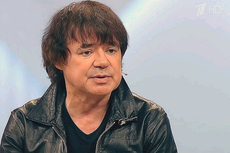Певец Евгений Осин в студии "Первого канала".