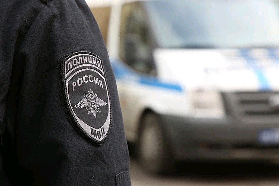 Мужчину спас телефон, который лежал именно в том месте, куда пришелся удар арматуры.