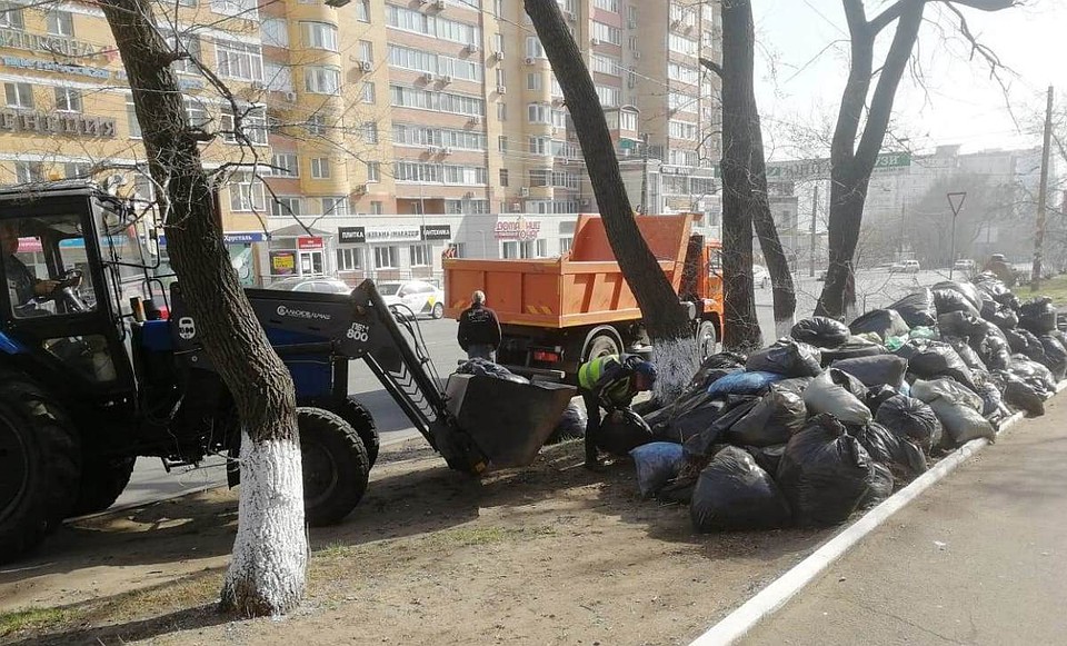 Мусор с городских территорий будут вывозить до тех пор, пока не уберут все мешки.