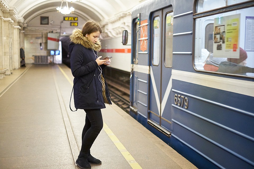 Петербургская подземка получит из городского бюджета субсидию почти в 2,6 миллиарда рублей.