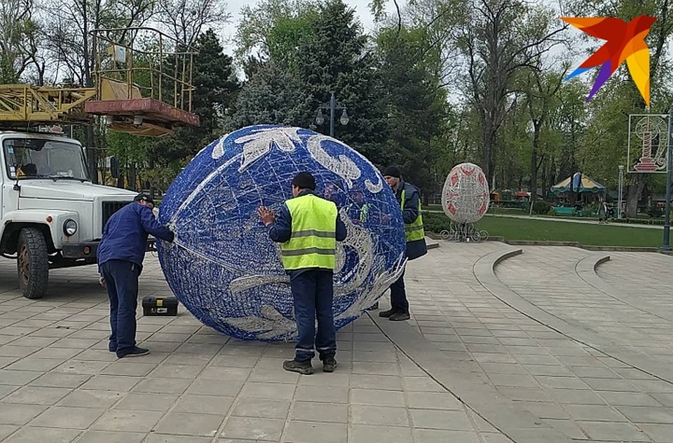 В Соборном парке Кишинева готовятся к Пасхе, там будет работать и ярмарка