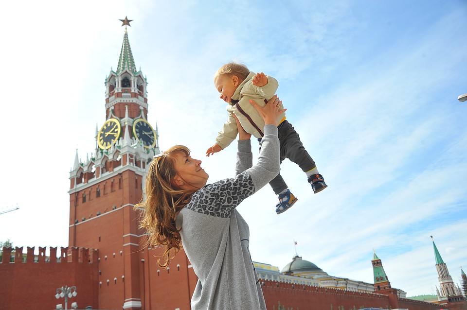 Счастье многих россиян заключается в семье и детях
