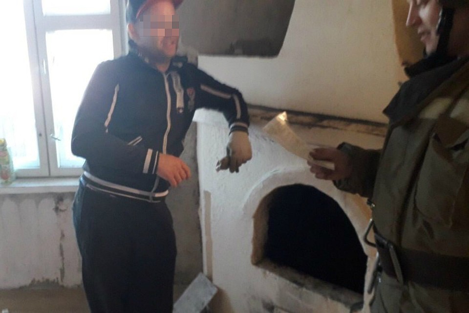 Житель Усть-Кута построил камин в квартире пятиэтажного дома.