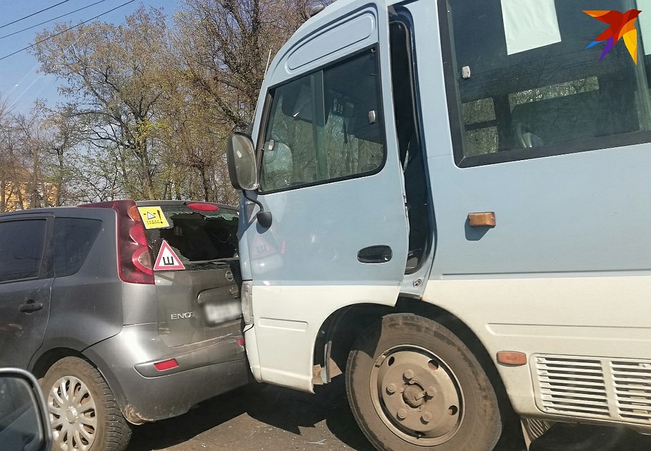 Автобус "догнал" иномарку