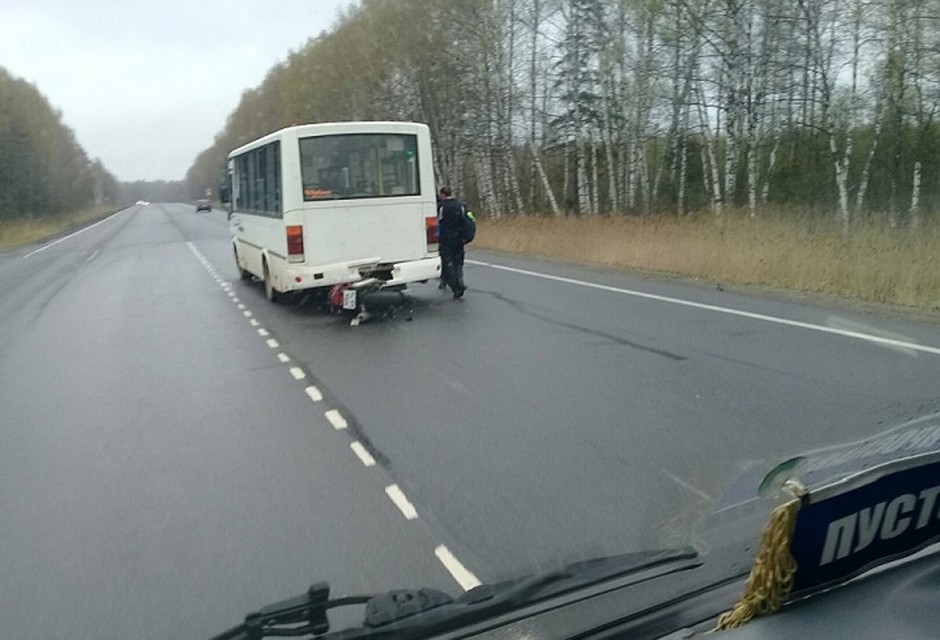 В Ярославской области байкер врезался в автобус. Фото ВК/Первый Ярославский автопортал