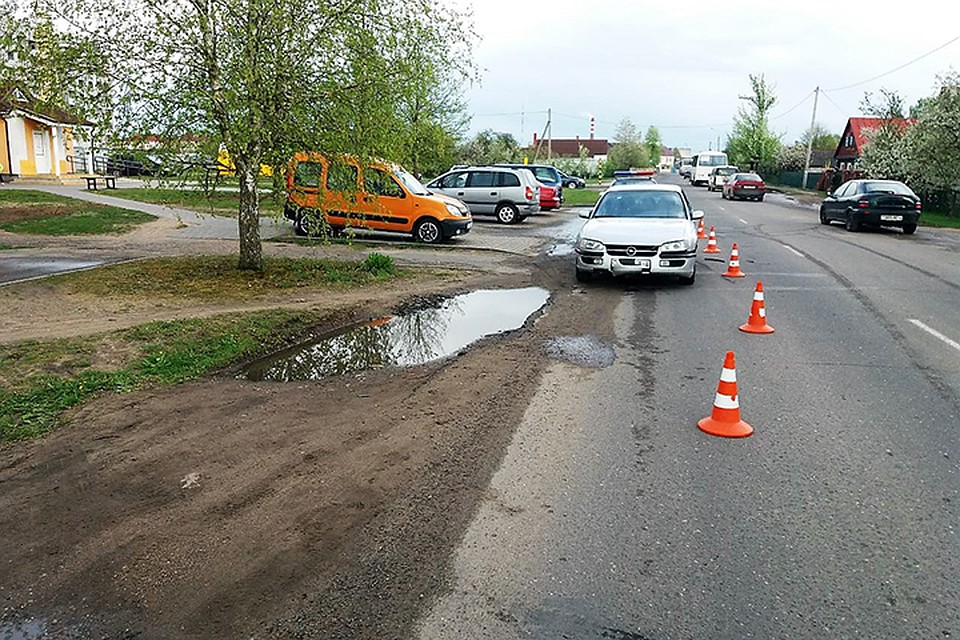 В Сморгони первоклассник выбежал на дорогу и попал под машину. Фото: ГАИ Гродно.