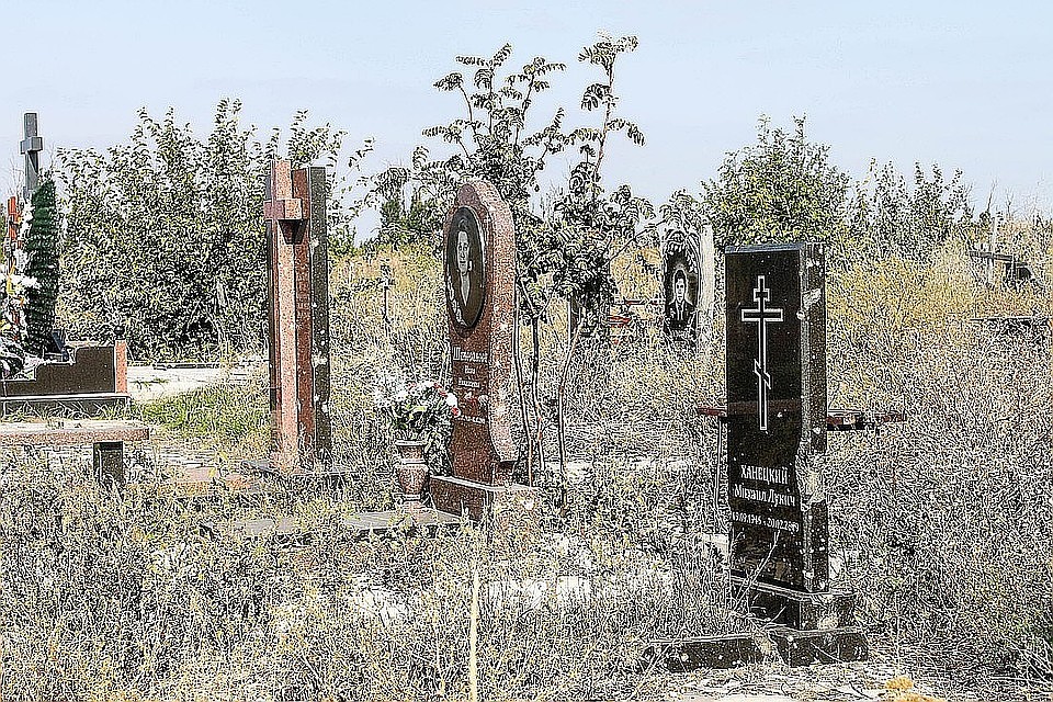 В Донецке два кладбища остаются опасными.
