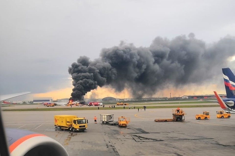 При аварийной посадке самолета в аэропорту Шереметьево погибли 13 человек