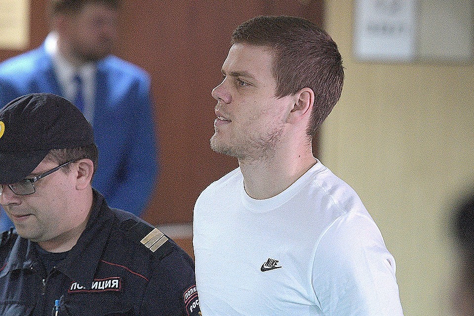 Футболист Александр Кокорин перед началом судебного заседания 8 мая 2019 г
