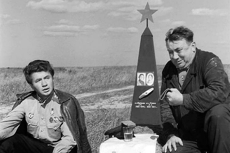 Больше всего из военных фильмов россияне ценят картину Леонида Быкова "В бой идут одни старики"