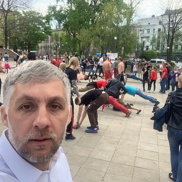 Депутат сделал сотню отжиманий в три подхода. Фото предоставил редакции КП герой публикации