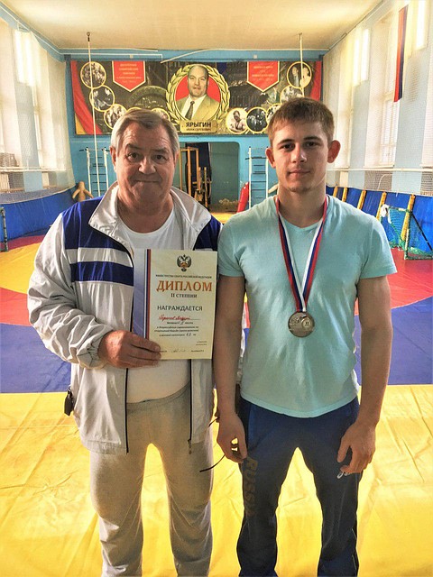 Великолучанин Андрей Родионов стал серебряным призером первенства России по греко-римской борьбе. Фото из личного архива спортсмена.