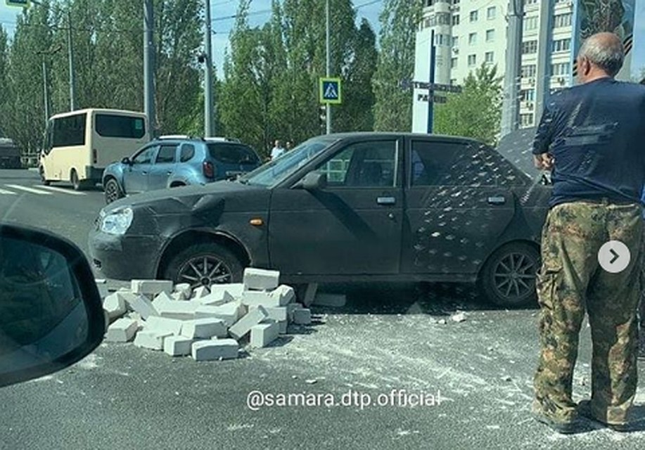 "Приору" сильно покорежило