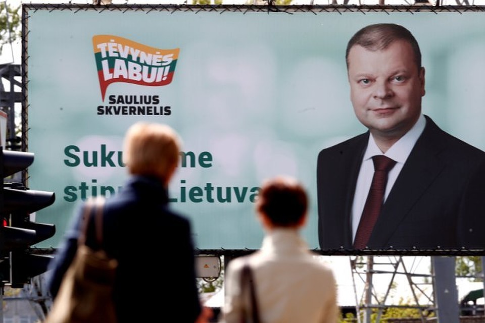 Премьер-министр Литвы Саулюс Сквернялис заявил, что подаст в отставку, если не пройдет во второй тур президентских выборов