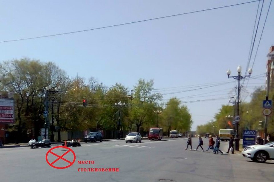 Два мотоциклиста оказались в одной аварии в центре Хабаровска