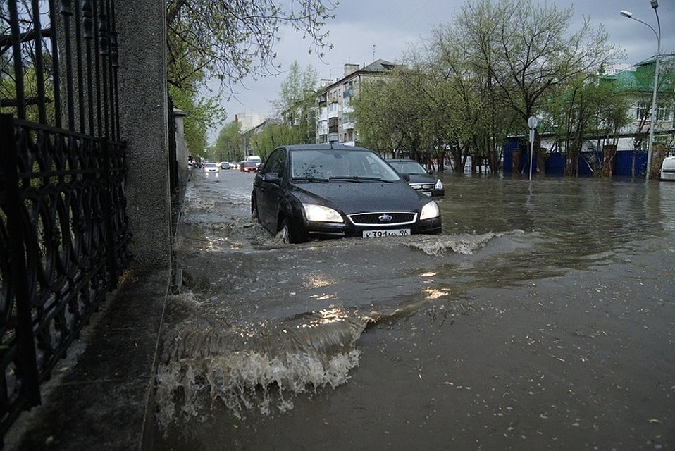 Автомобилисты попали в водный плен