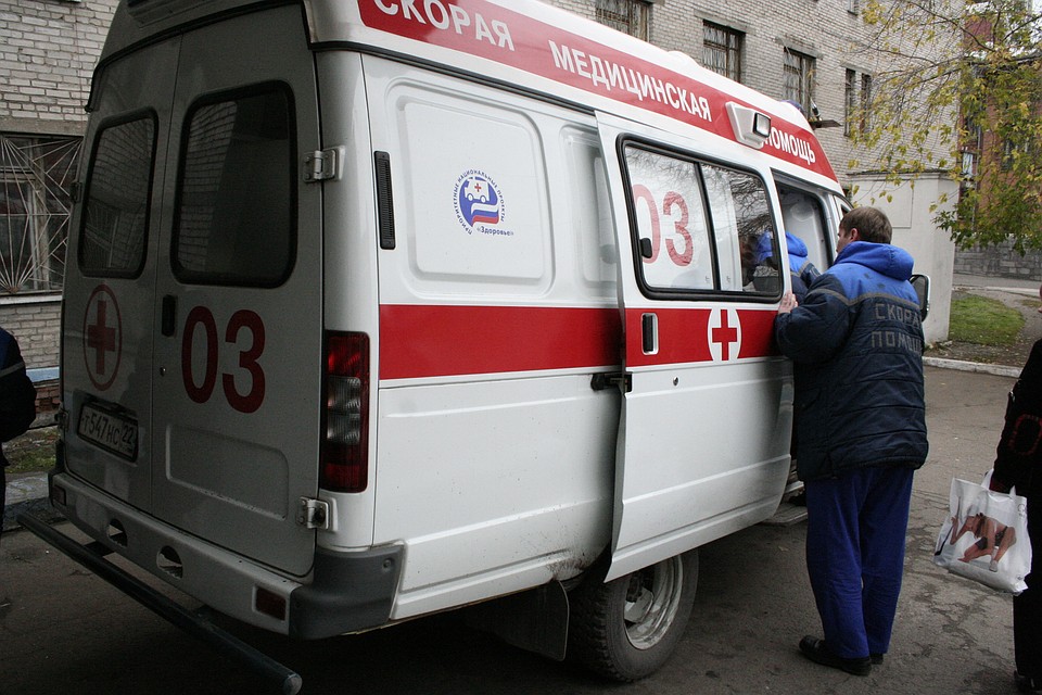 Четырехлетнюю девочку с травмами увезли в больницу.