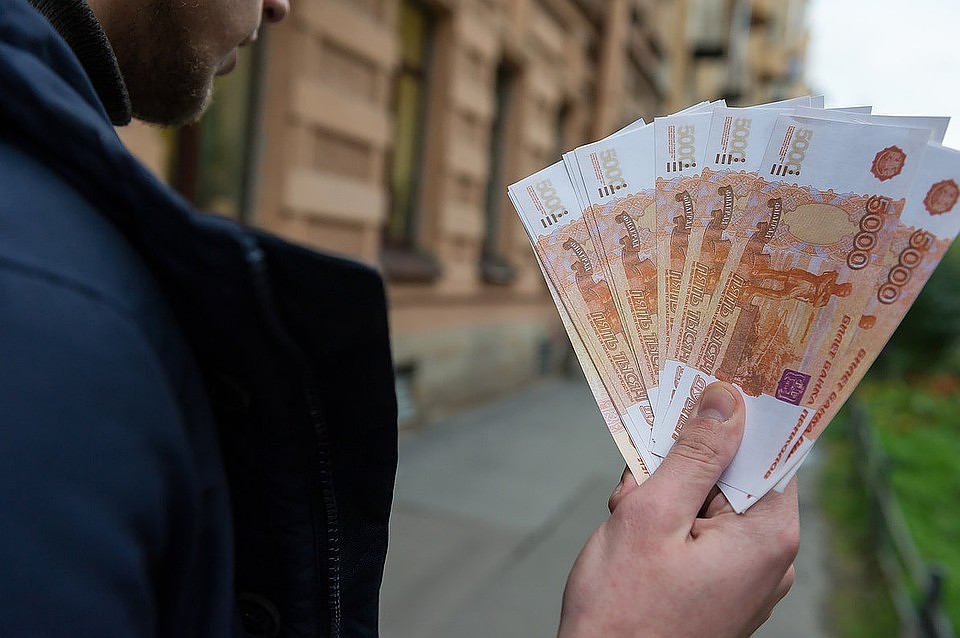 Умелый вор накормил банкомат билетами банка приколов.