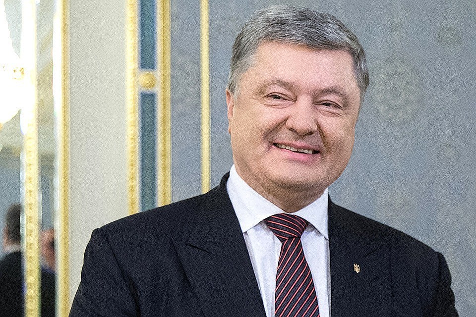 Киевский суд открыл производство по делу о запрете выезда из страны Порошенко