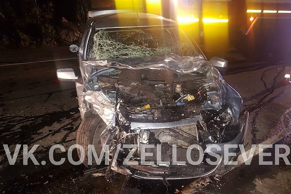 Автомобилям в массовой аварии под Североморском досталось прилично. Фото: vk.com/zellosever