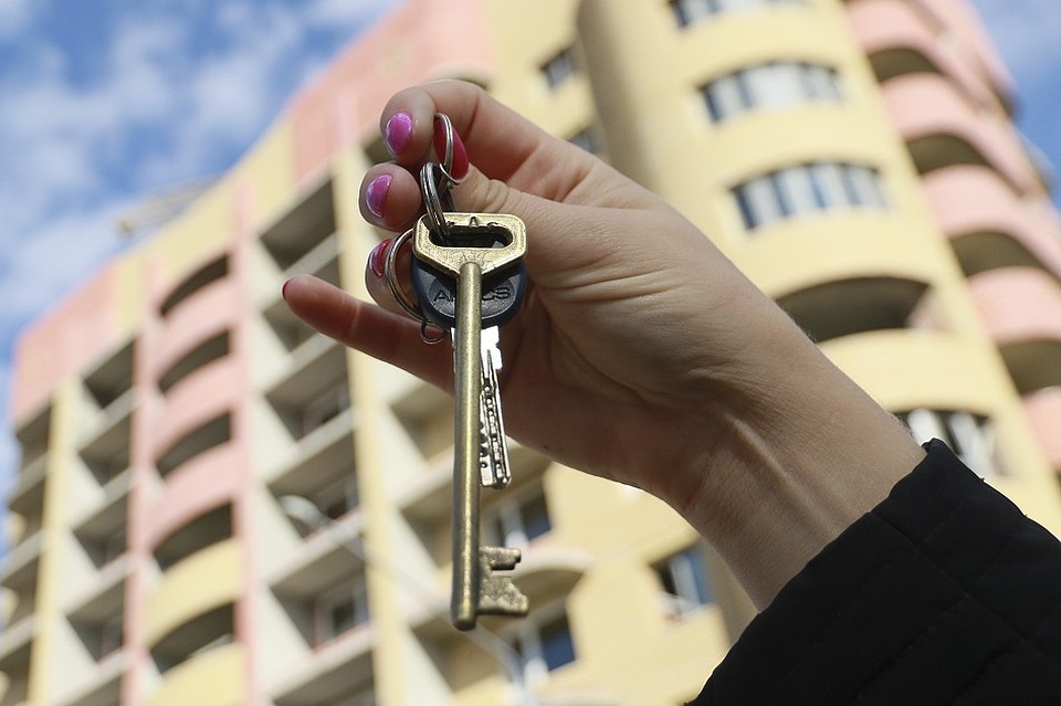 Что касается продажи квартир - то по-прежнему преобладает вторичное жилье