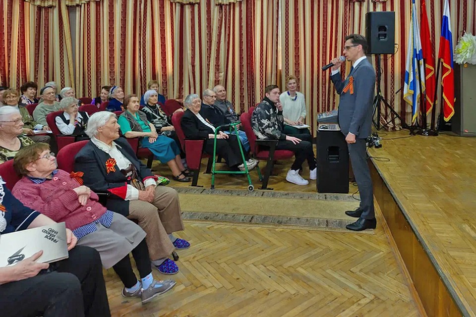 В актовом зале свободных мест не осталось задолго до начала концерта.