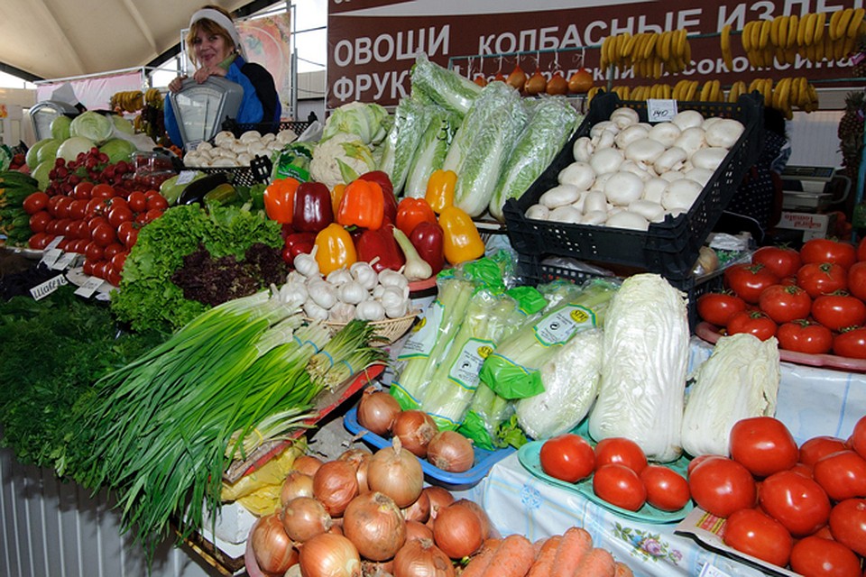 Уличную торговлю пытаются сделать цивилизованной.
