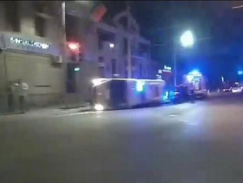 От удара "Скорая" перевернулась