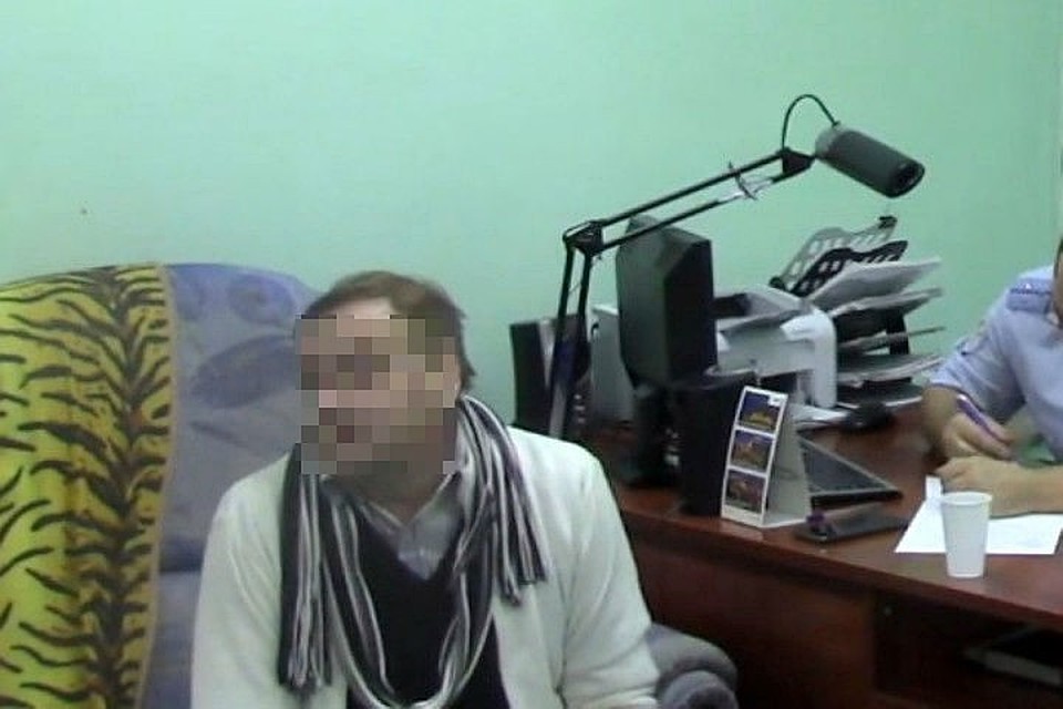 За лже-минирование самолета в Кузбассе московский артист заплатит штрафю ФОТО: кадр видео ЛУ МВД России по Кемеровской области.