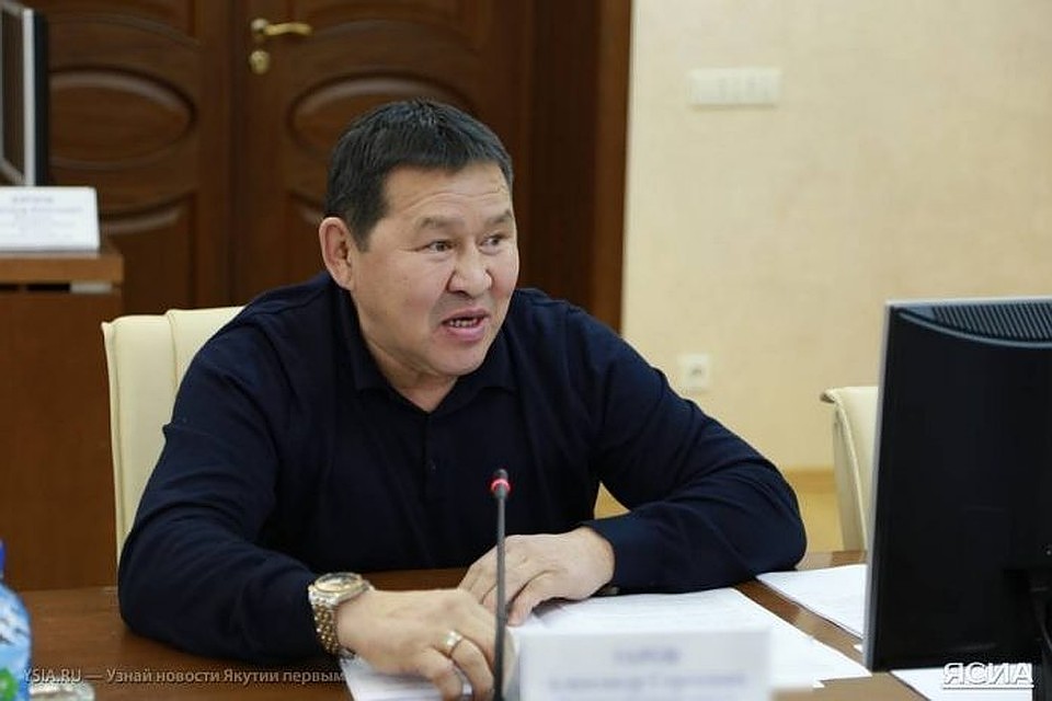 Суд учёл частичное признание вины, явку с повинной, помощь пострадавшим, отсутствие судимости и положительные характеристики обвиняемого.