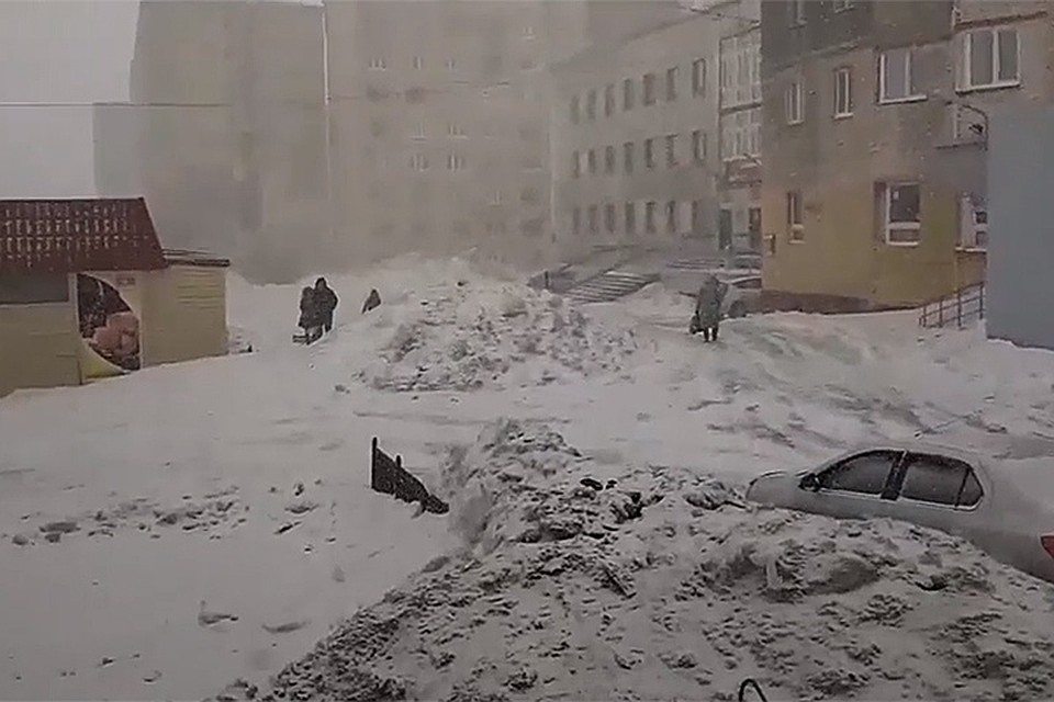 «Конец мая – снег обязан быть»: норильчане шутят по поводу непогоды. Фото: стоп-кадр видео