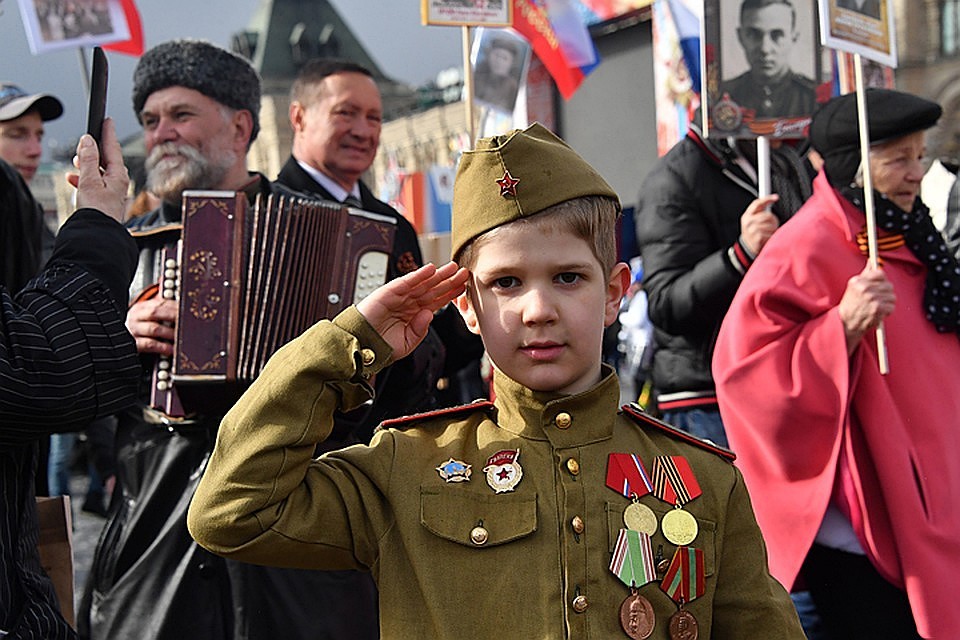 Движение по Тверской улице длится несколько часов