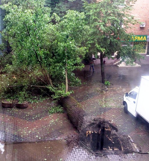 ЧП на Сержантова. Фото из группы ВК "Ростов Главный".