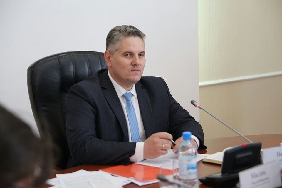 Рассказал чиновник и что вошло в доход жены, заработавшей в прошлом году 1 500 рублей.